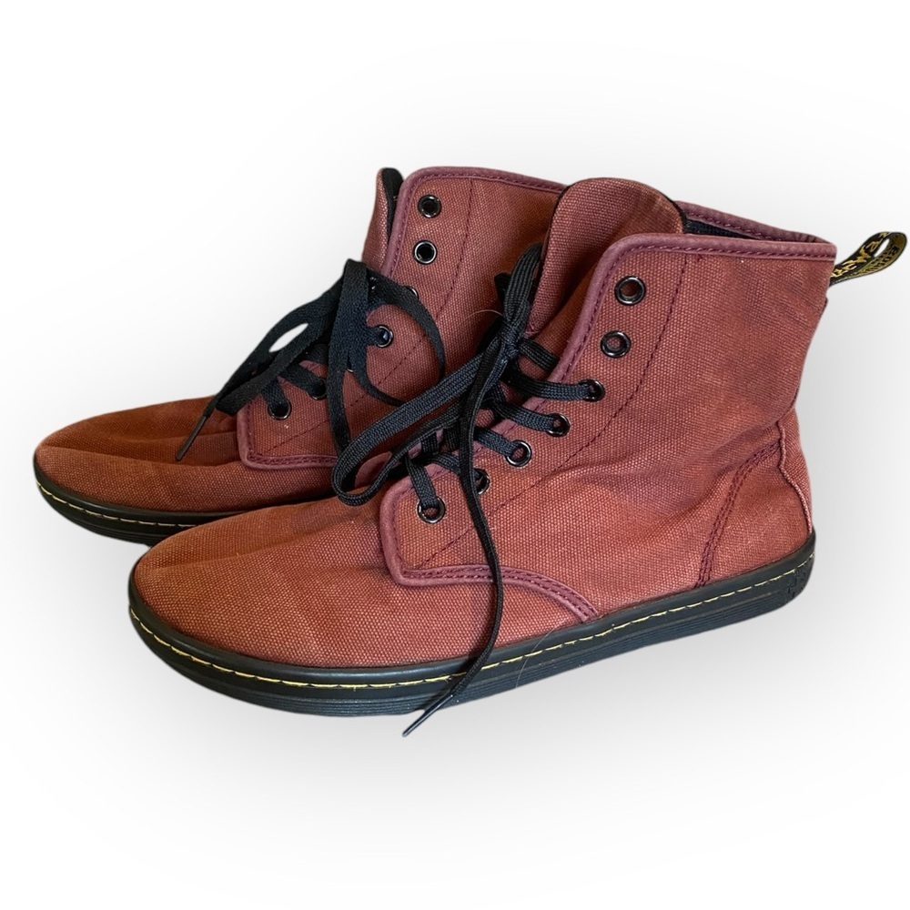 H10-05 Dr. Martens Shoreditch